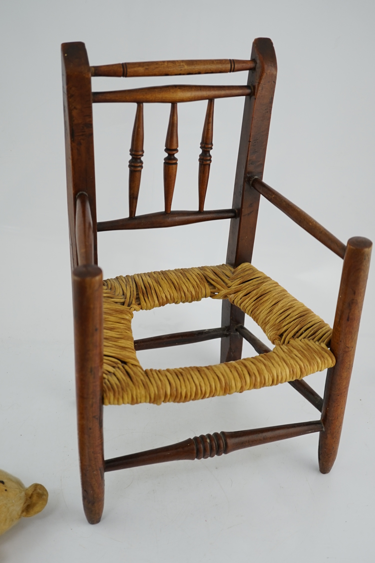 Two teddy bears and a child's chair